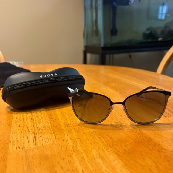 🎉 HP! 6X 🎉 Vogue Sunglasses ☀️ - Picture 3 of 5